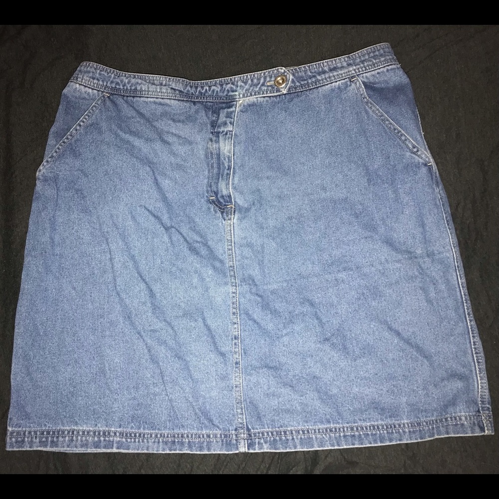 Crossroads size 18w womens light wash denim skirt